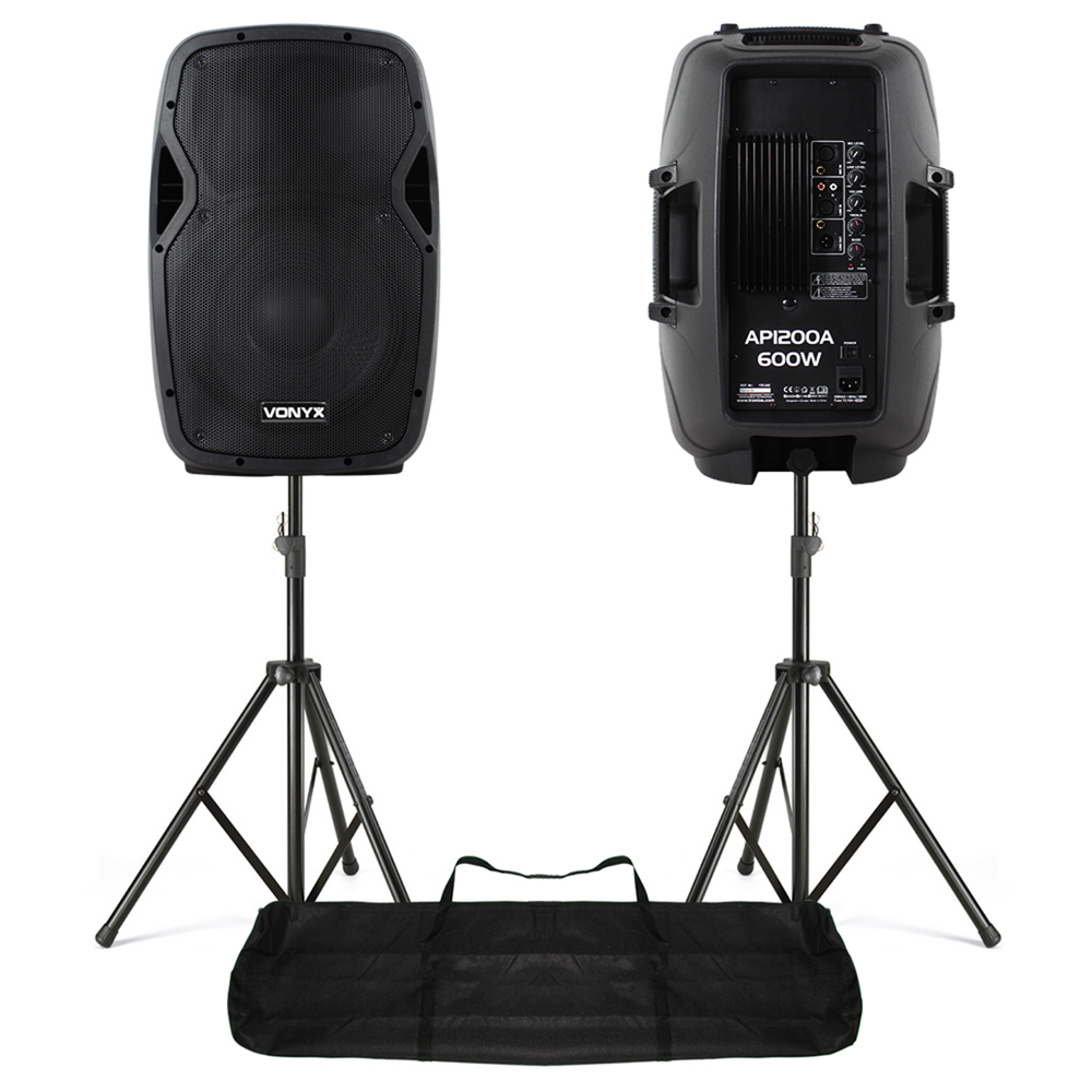 speakers_on_stand